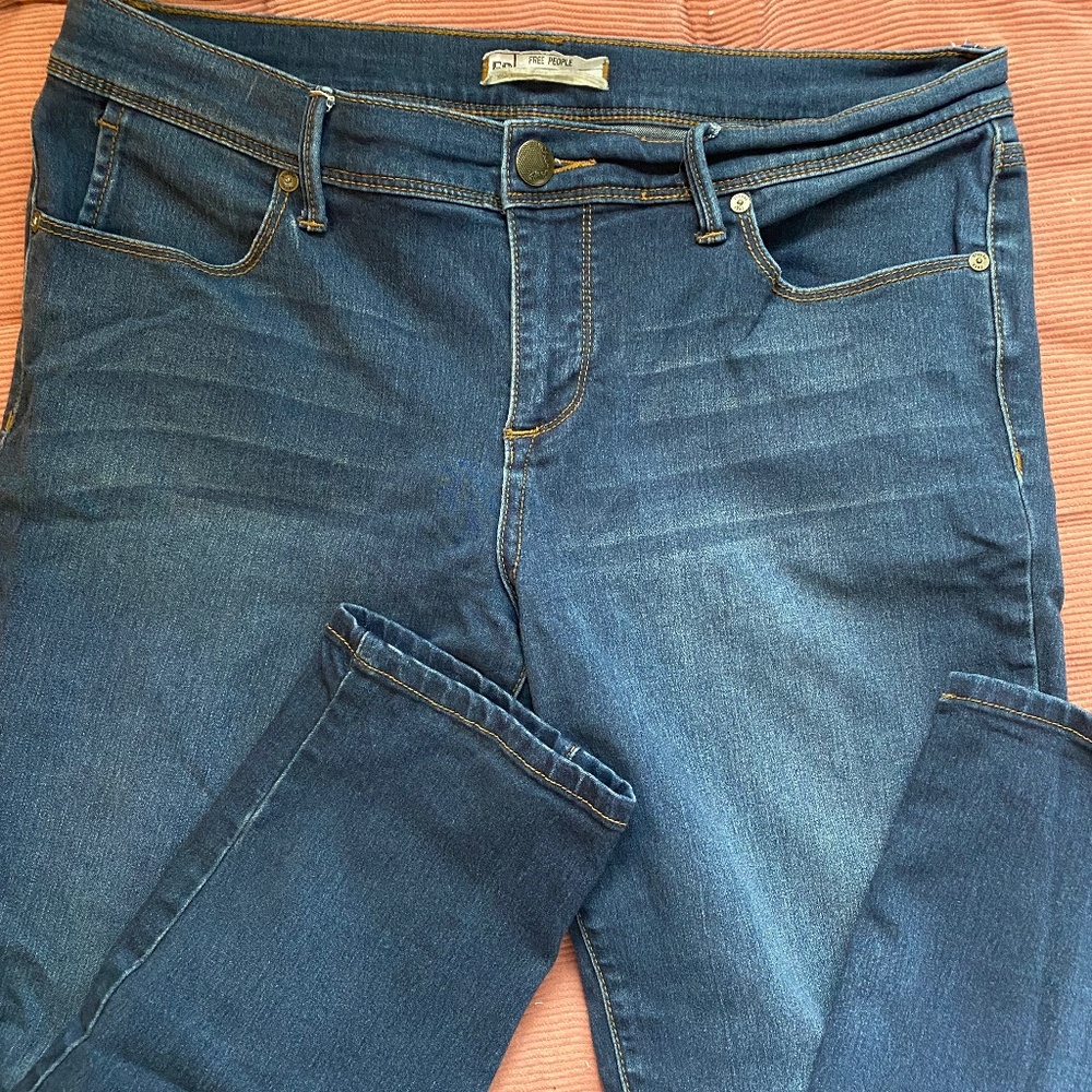 Super soft and stretchy jeans by FREE PEOPLE